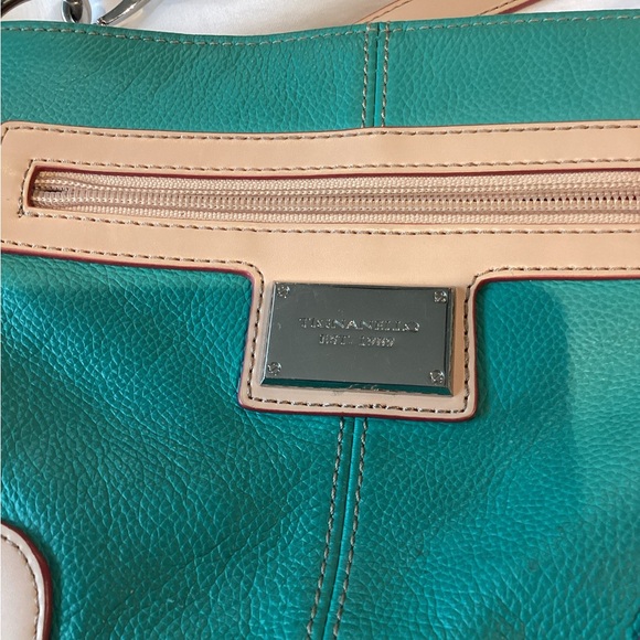 Tignanello Crossbody leather bag with card slots and zippered compartments. - Picture 10 of 14